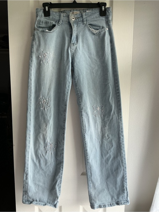 Celebrity Ace Pants - Light Blue Women's Straight-Leg Jeans with Subtle Embroidered Details r